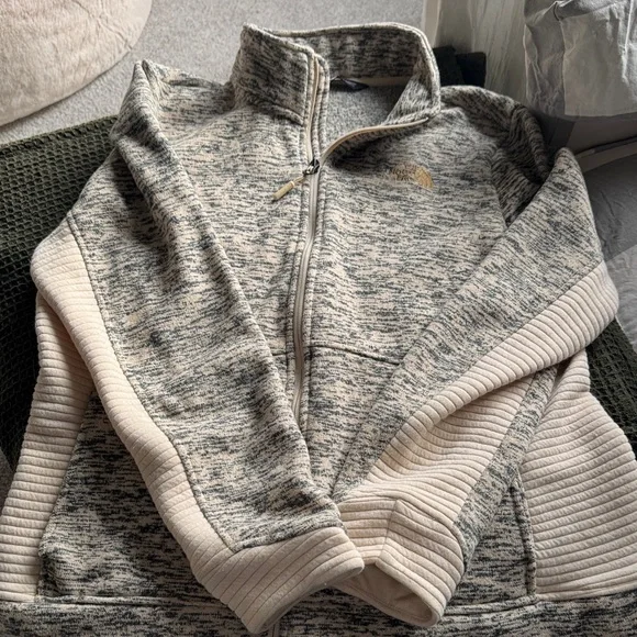 The North Face Black and Cream Fleece Jacket - Picture 3 of 9